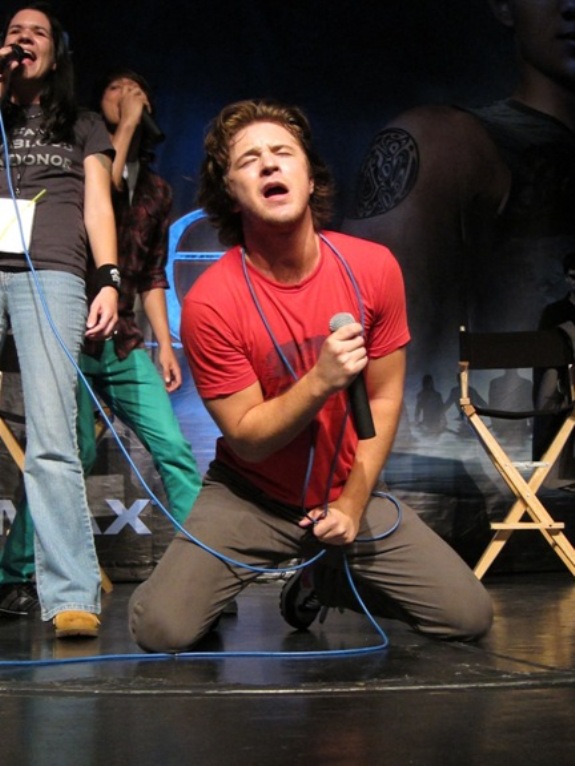 Michael Welch Sings at Eclipse LA 2010!