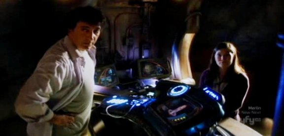 SGU S1x13 - Brody and Park fixing damaged shuttle